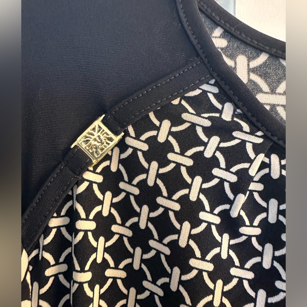 Anne Klein navy blue and White Boxy 3/4 Sleeve Blouse gold detail - Picture 4 of 8